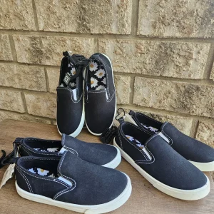 Toddler Size 13 Slip-On Sneakers with Daisy Pattern Insole