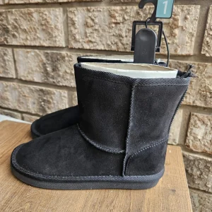 Girls Size 1 Suede Winter Boots