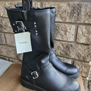 Girls Size 4 Boots with Side Zippers