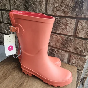 New Ladies Size 5 Coral Rain Boots