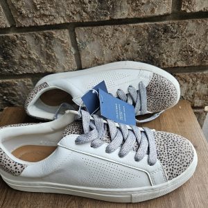 Ladies Size 9 Memory Foam Sneakers