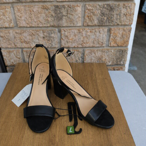 Ladies Size 7 Sandal Heel