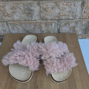 Ladies Size 7 Faux Fur Slides